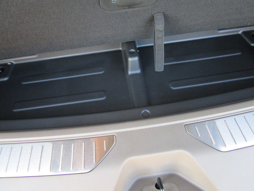 2026 GMC Yukon XL Denali - Photo 15