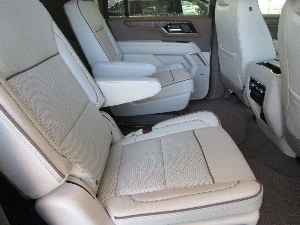 2026 GMC Yukon XL Denali - Photo 19