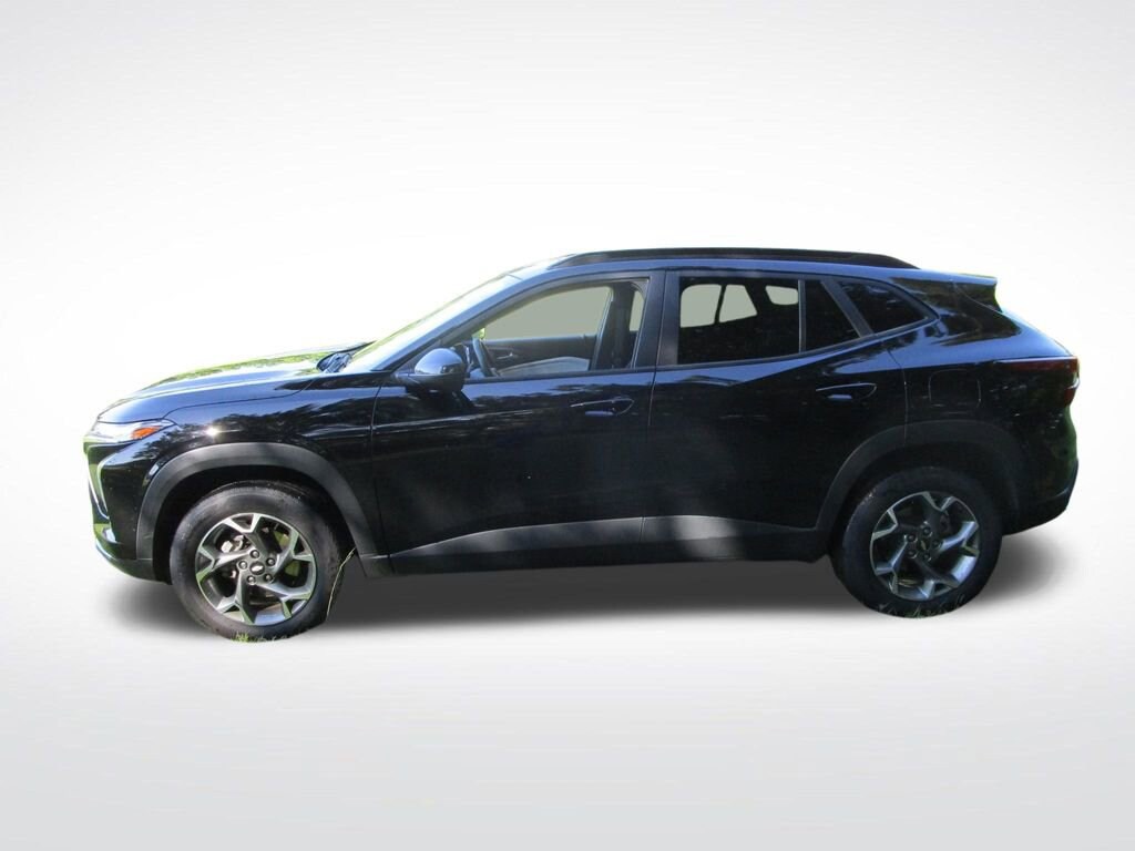 Used 2025 Chevrolet Trax LT SUV
