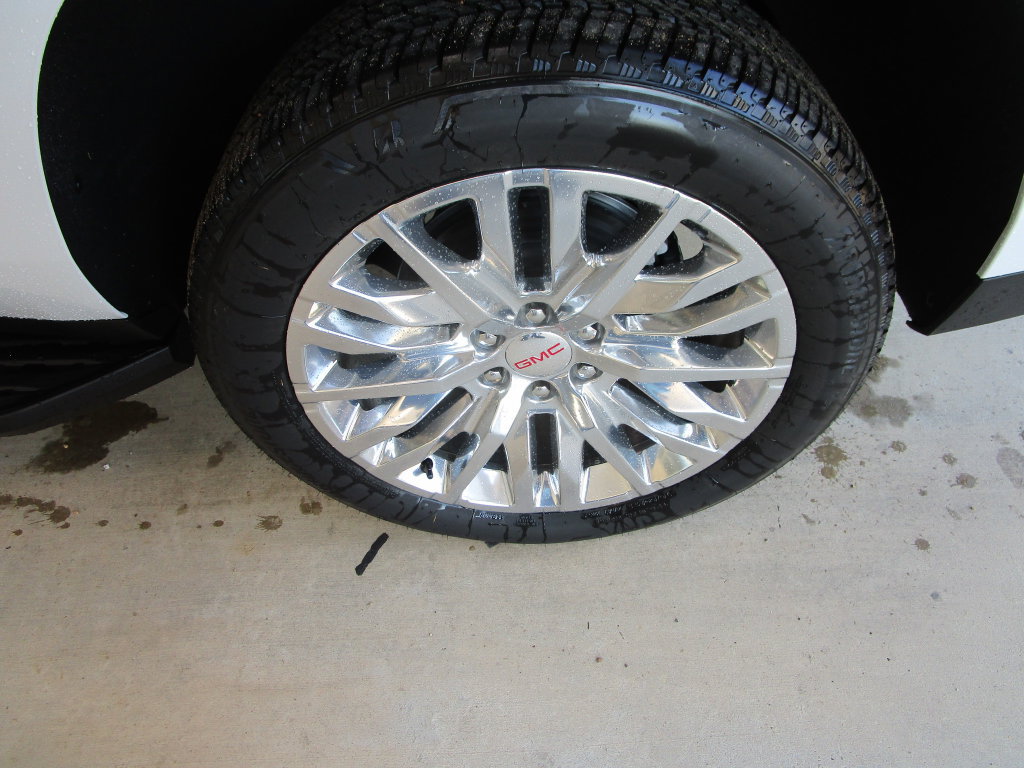 2026 GMC Yukon XL Denali - Photo 10