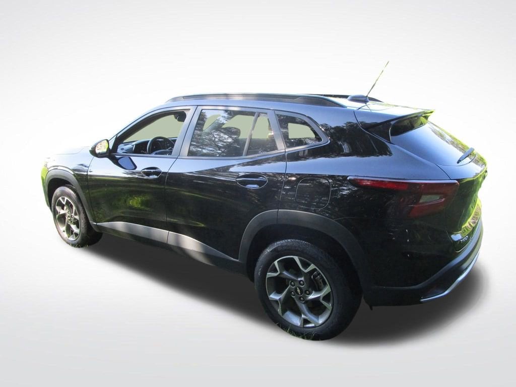 Used 2025 Chevrolet Trax LT SUV