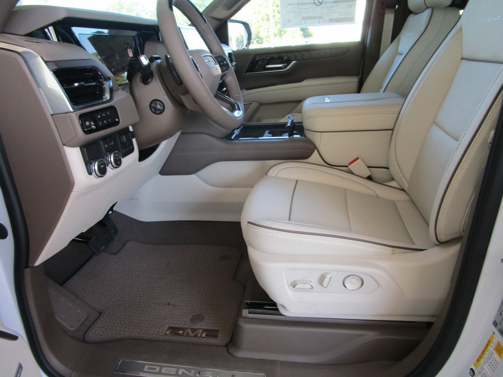 2026 GMC Yukon XL Denali - Photo 28