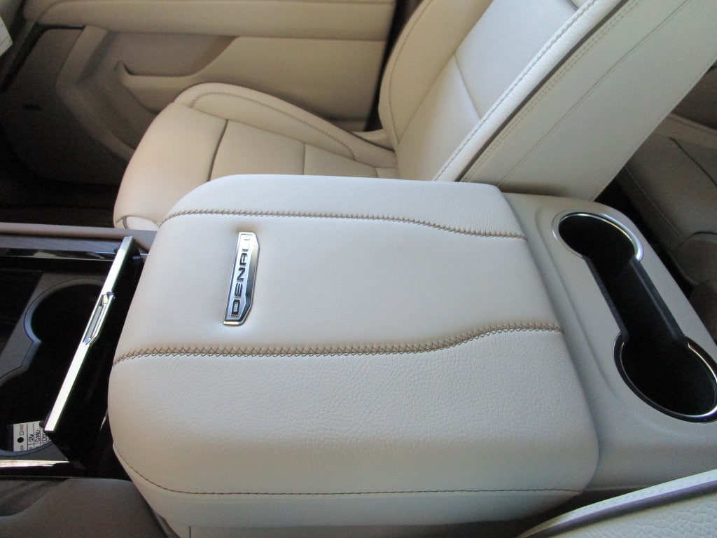 2026 GMC Yukon XL Denali - Photo 35