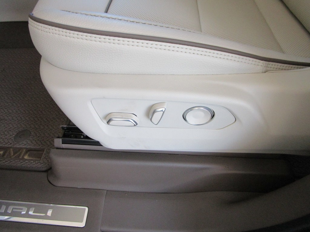 2026 GMC Yukon XL Denali - Photo 29