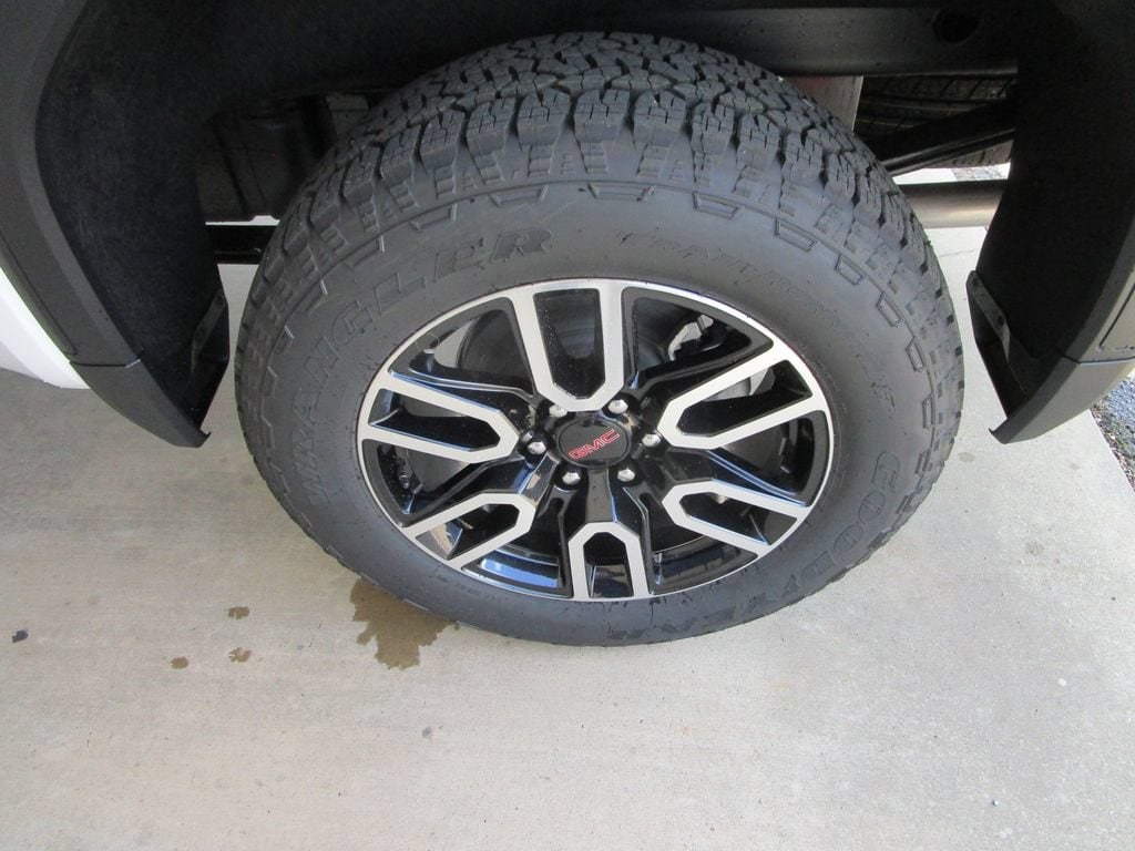 2026 GMC Sierra 1500 AT4 - Photo 10