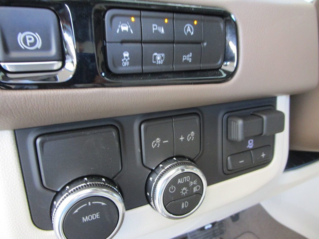 2026 GMC Yukon XL Denali - Photo 32