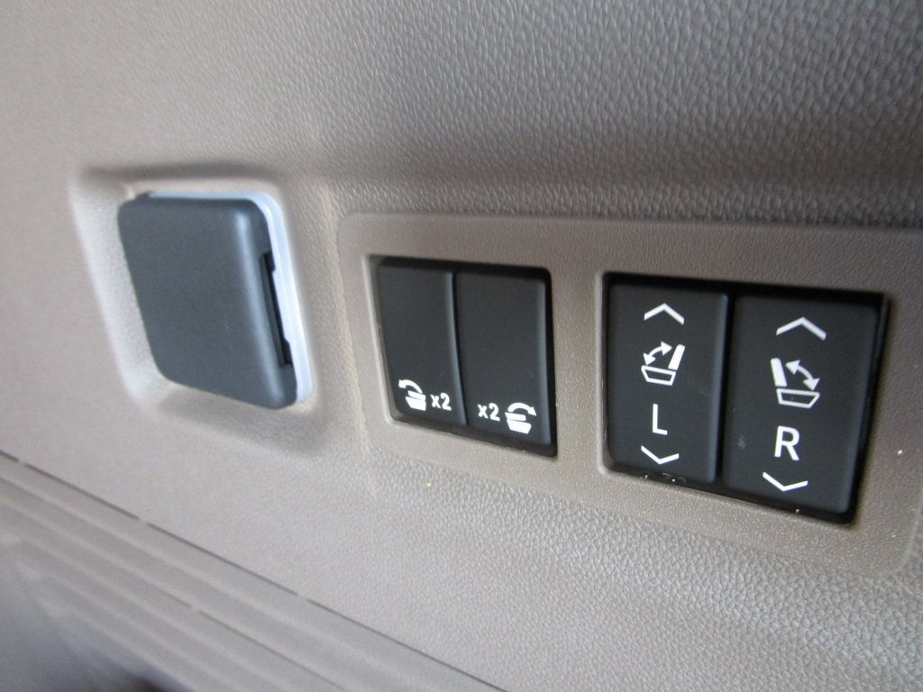 2026 GMC Yukon XL Denali - Photo 13