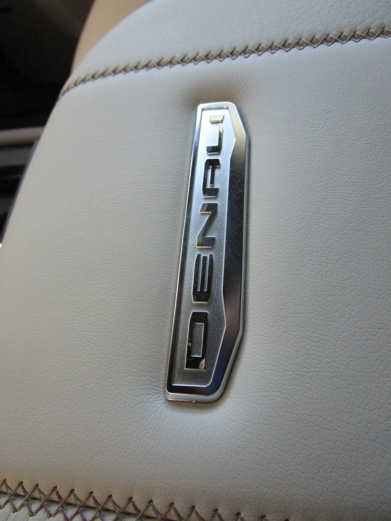 2026 GMC Yukon XL Denali - Photo 36