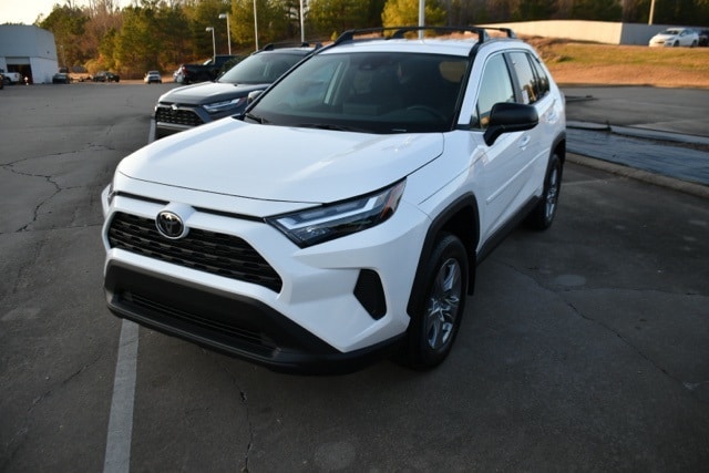 2025 Toyota RAV4 LE's photo