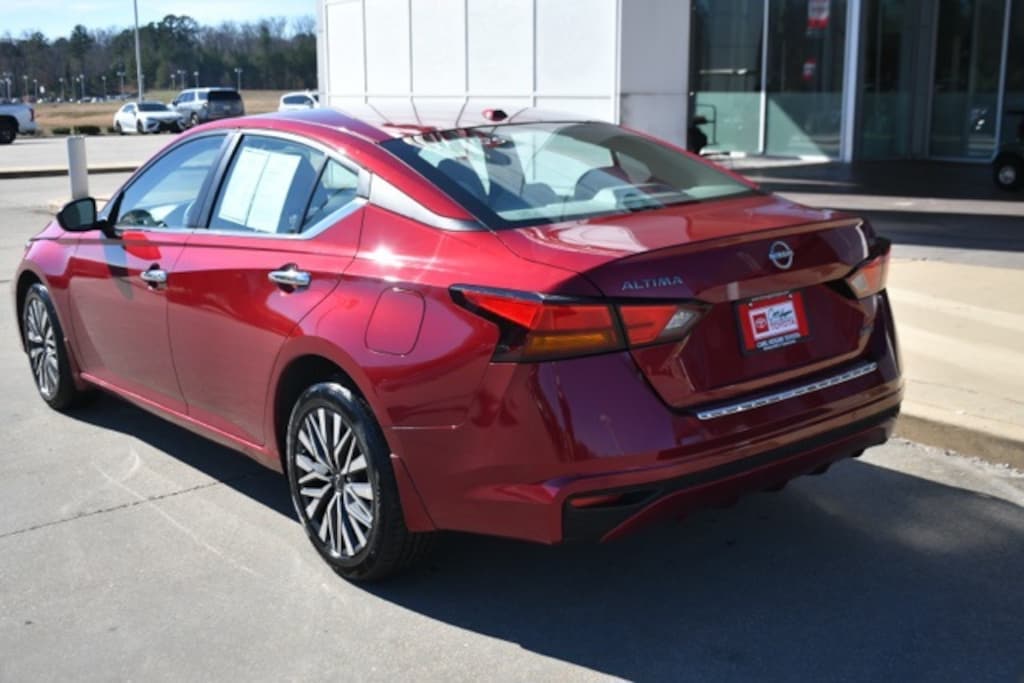 Used 2023 Nissan Altima 2.5 SV Sedan