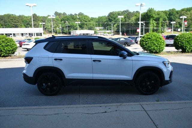 2025 Volkswagen Taos SE Black - Photo 5