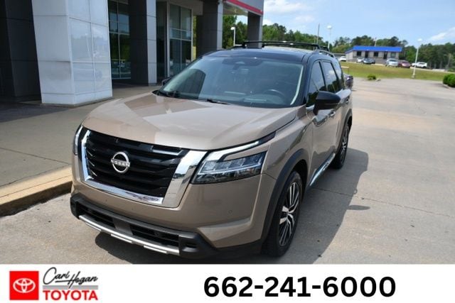 2023 Nissan Pathfinder Platinum 2WD's photo