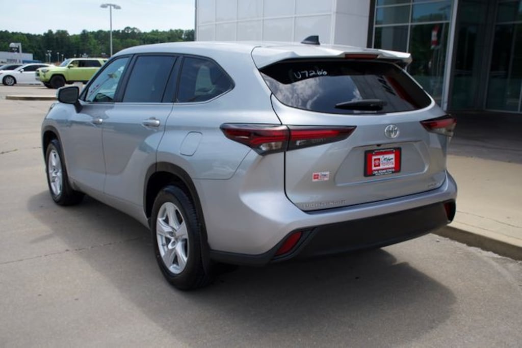 Used 2024 Toyota Highlander LE SUV