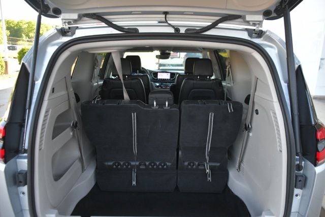 2024 Chrysler Pacifica Touring L - Photo 9