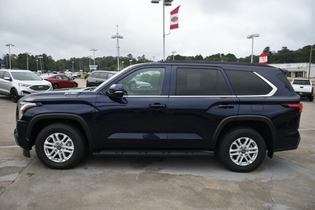 2025 Toyota Sequoia SR5 photo 2