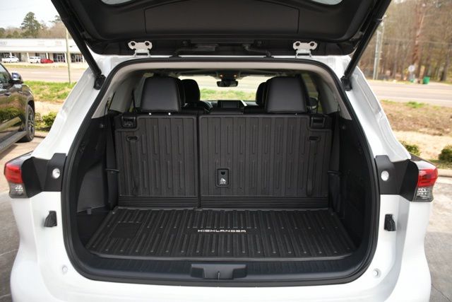 2022 Toyota Highlander XLE - Photo 9