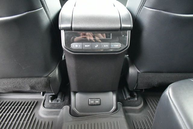2022 Toyota Highlander XLE - Photo 12