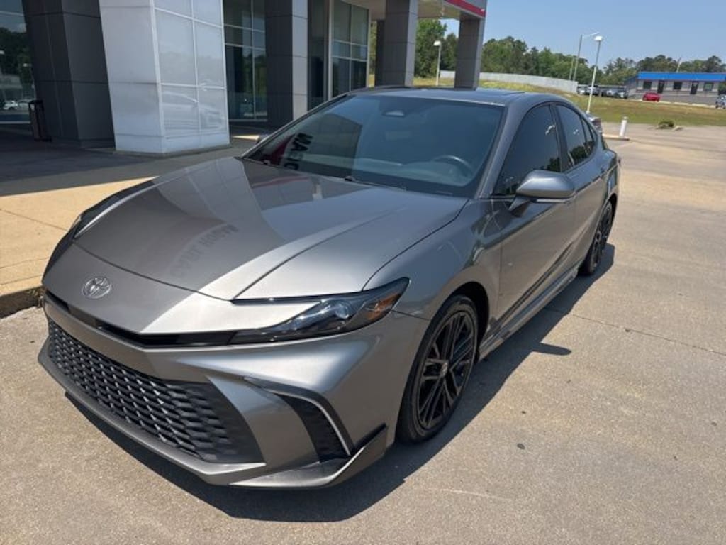 Used 2025 Toyota Camry SE Sedan