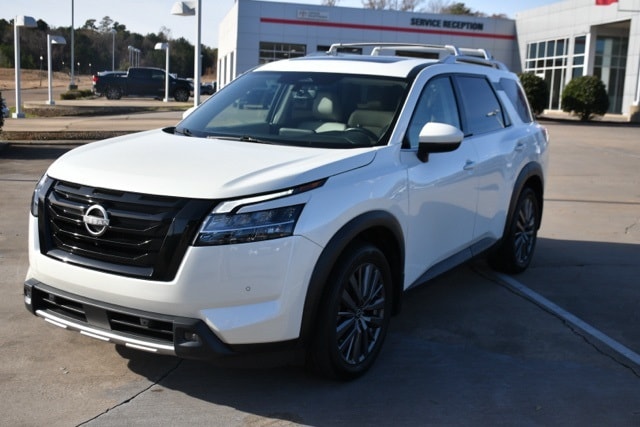 2024 Nissan Pathfinder SL's photo