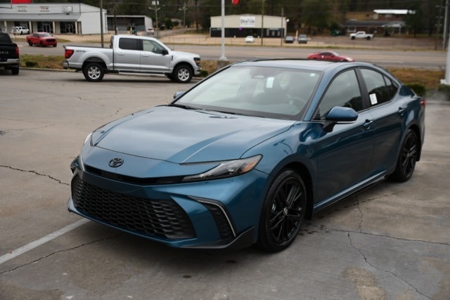 2026 Toyota Camry SE's photo