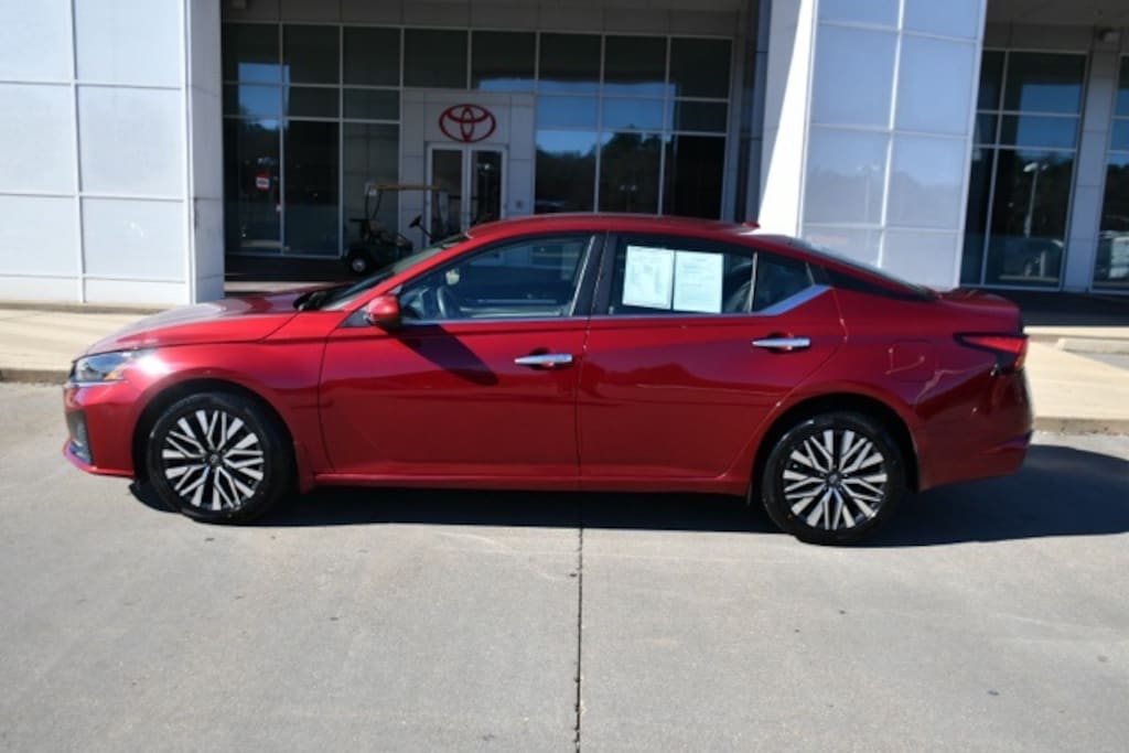 Used 2023 Nissan Altima 2.5 SV Sedan