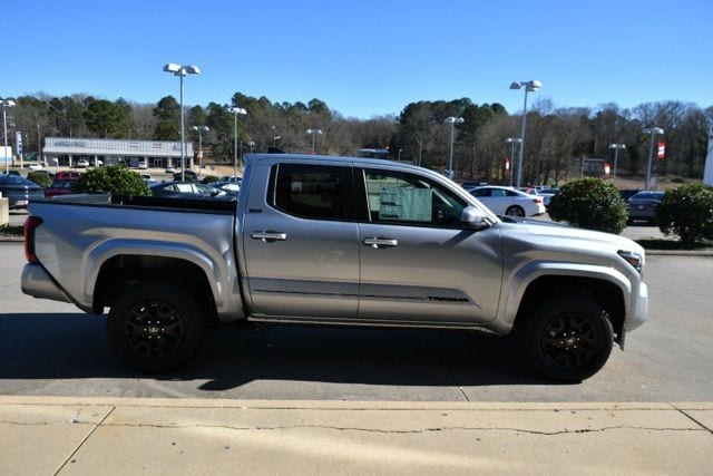 2026 Toyota Tacoma SR5 - Photo 6