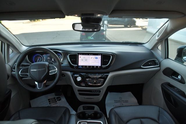 2024 Chrysler Pacifica Touring L - Photo 10