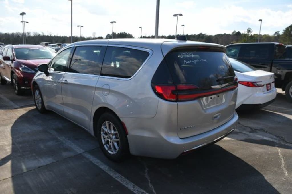 Used 2024 Chrysler Pacifica Touring L Van Passenger Van