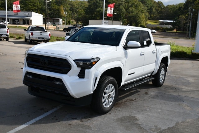 2025 Toyota Tacoma SR5's photo