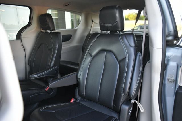 2024 Chrysler Pacifica Touring L - Photo 12