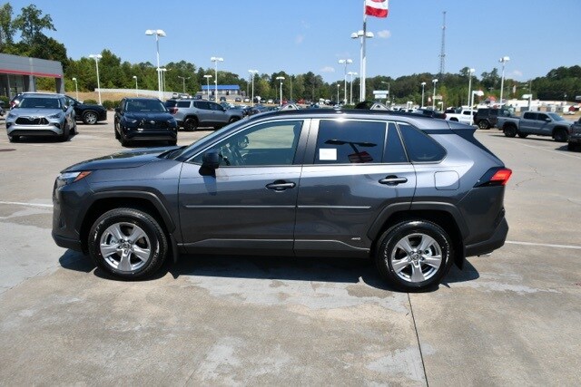 2025 Toyota RAV4 Hybrid LE photo 2