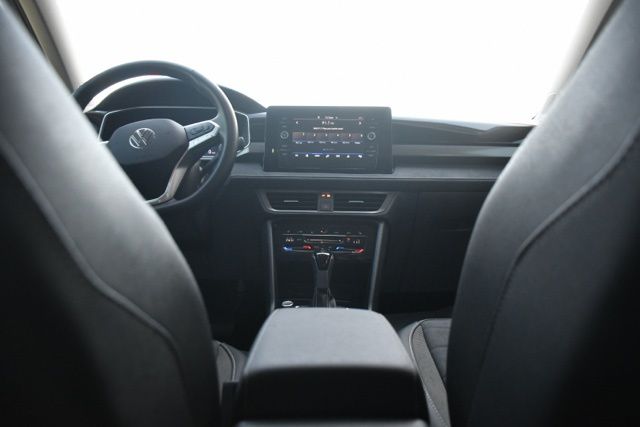 2025 Volkswagen Taos SE Black - Photo 11