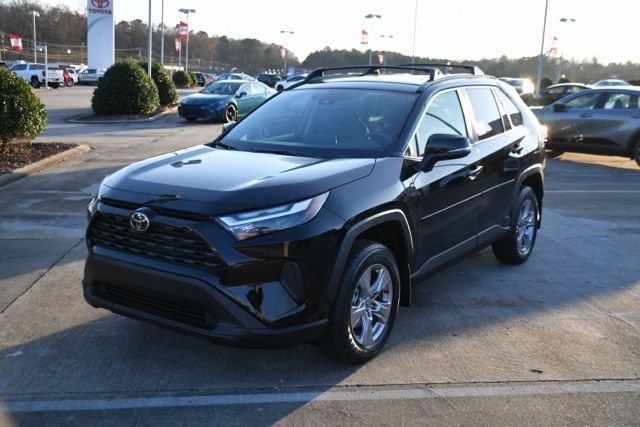 2025 Toyota RAV4 XLE's photo