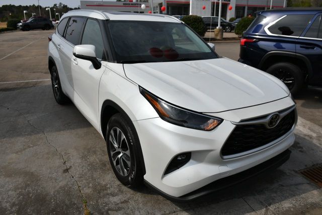 2022 Toyota Highlander XLE - Photo 7