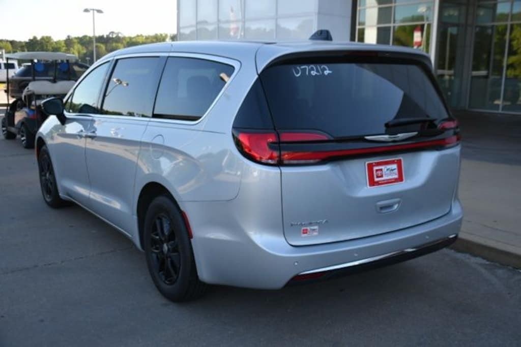 Used 2024 Chrysler Pacifica Touring L Van Passenger Van