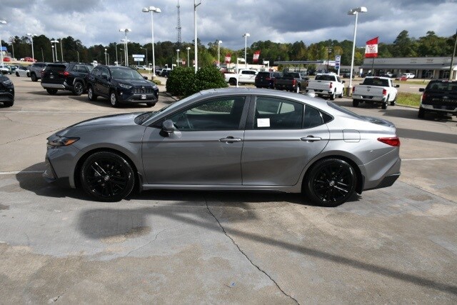 2026 Toyota Camry SE photo 2