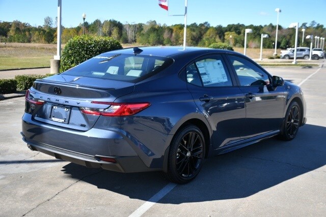 2026 Toyota Camry SE photo 4