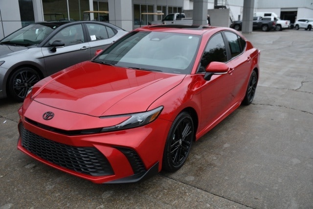 2025 Toyota Camry SE's photo