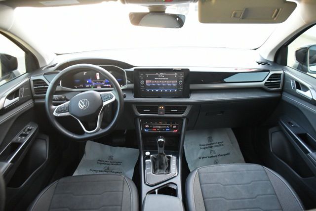 2025 Volkswagen Taos SE Black - Photo 10