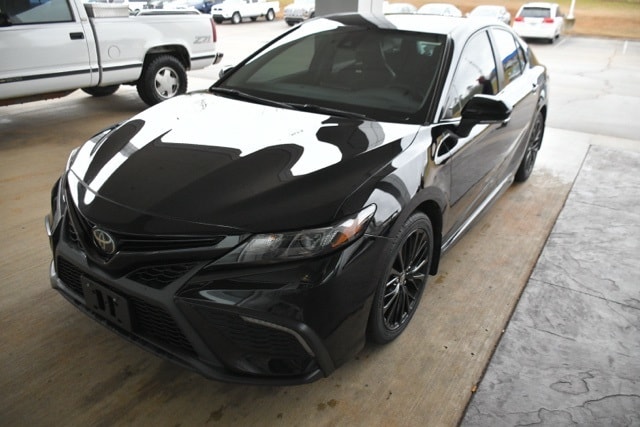 2022 Toyota Camry SE Nightshade's photo