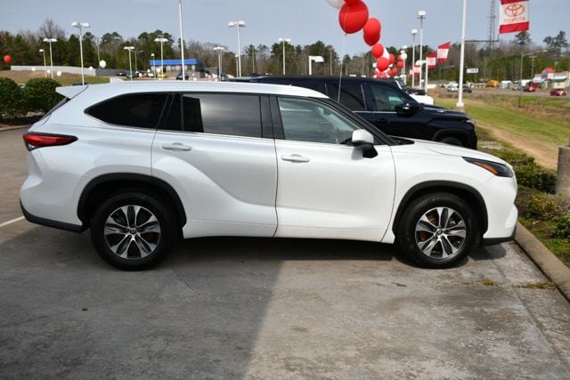 2022 Toyota Highlander XLE - Photo 6
