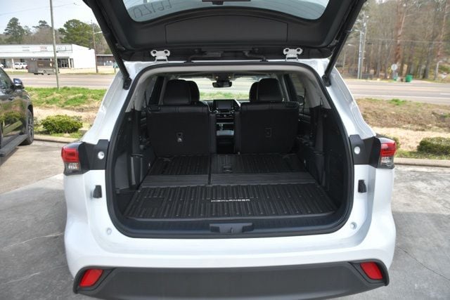 2022 Toyota Highlander XLE - Photo 8