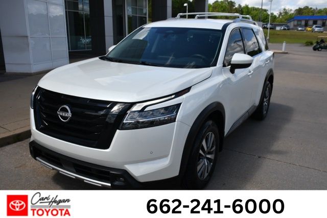 2023 Nissan Pathfinder SL 4WD's photo