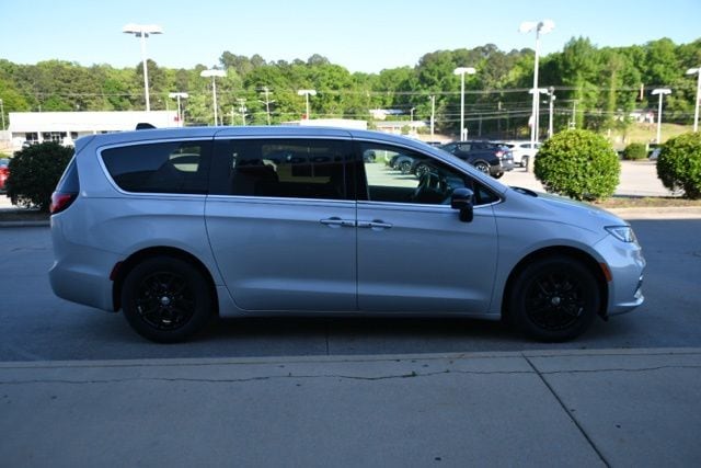 2024 Chrysler Pacifica Touring L - Photo 6