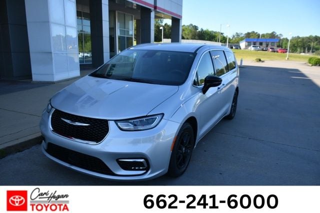 2024 Chrysler Pacifica Touring L's photo