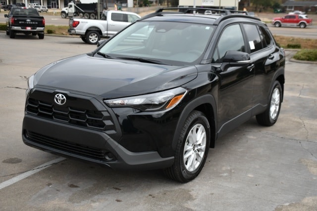 2026 Toyota Corolla Cross LE's photo