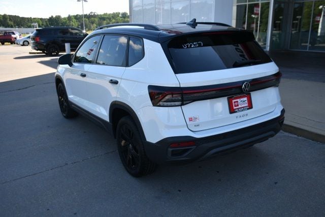 2025 Volkswagen Taos SE Black - Photo 3