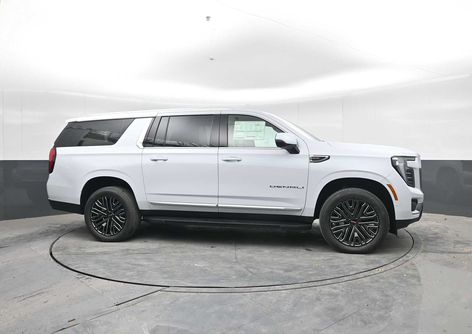 2026 GMC Yukon XL Denali - Photo 9