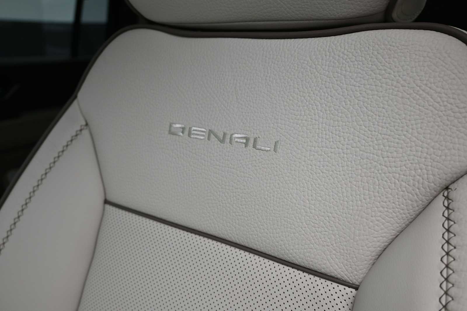 2026 GMC Yukon XL Denali - Photo 21