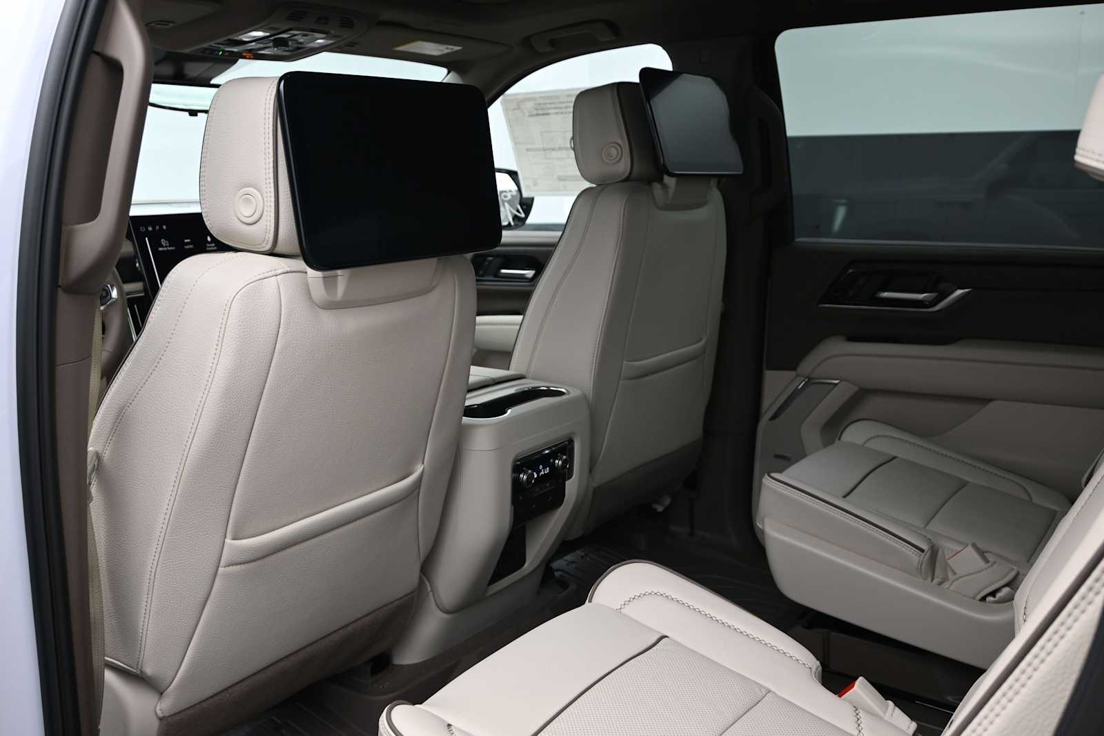 2026 GMC Yukon XL Denali - Photo 24